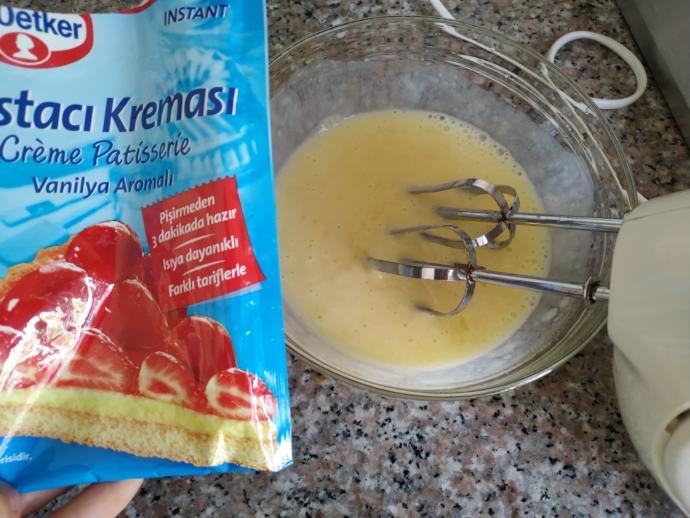 Yiyenlerin Bir Tabak Daha İsteyeceği; Görüntüsüyle Gözleri, Tadıyla Ağızları Şenlendirecek Bir Tatlı: Vişneli Tart Pasta