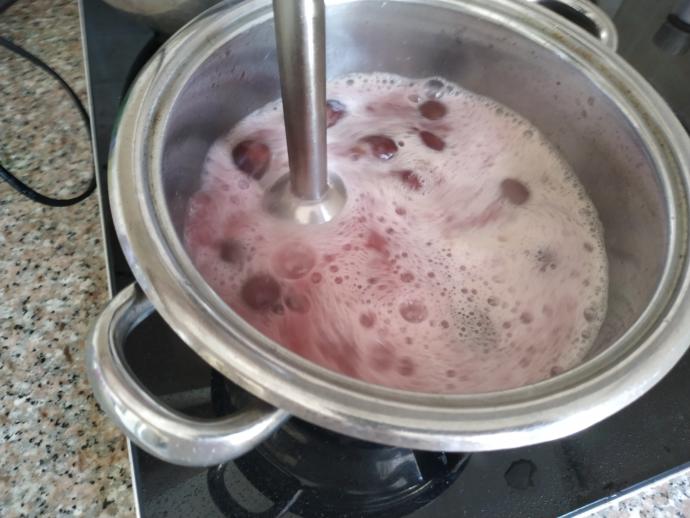 Yiyenlerin Bir Tabak Daha İsteyeceği; Görüntüsüyle Gözleri, Tadıyla Ağızları Şenlendirecek Bir Tatlı: Vişneli Tart Pasta
