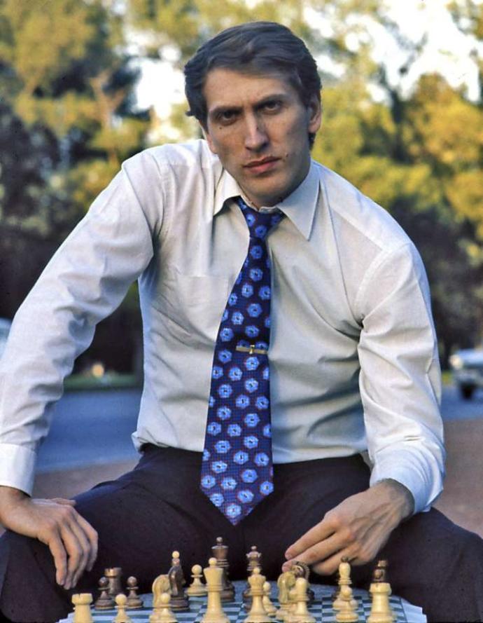 Dünyanın gelmiş geçmiş en güçlü sporcularından biri olarak kabul edilen Robert James Bobby Fischer 6 yaşında başlamıştı