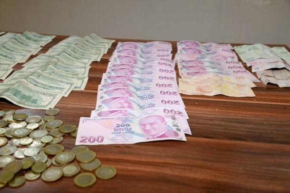 Suriyeli Dilencinin Üzerinden 5500 Dolar Çıktı!