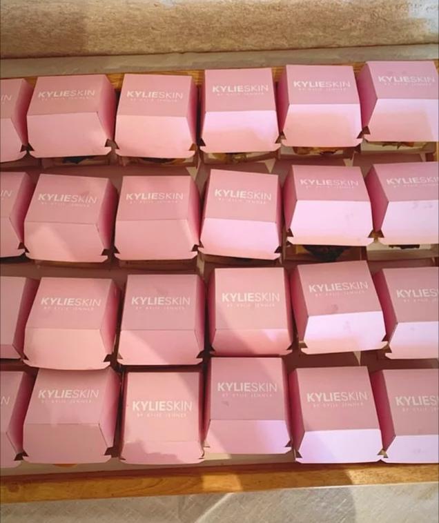 Kylie Jenner'ın Markası KylieSkin İçin Düzenlediği Partiden Detaylar