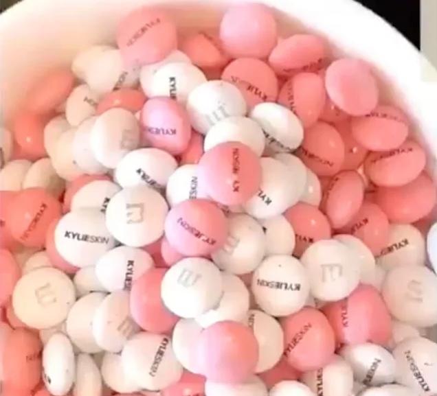 Kylie Jenner'ın Markası KylieSkin İçin Düzenlediği Partiden Detaylar