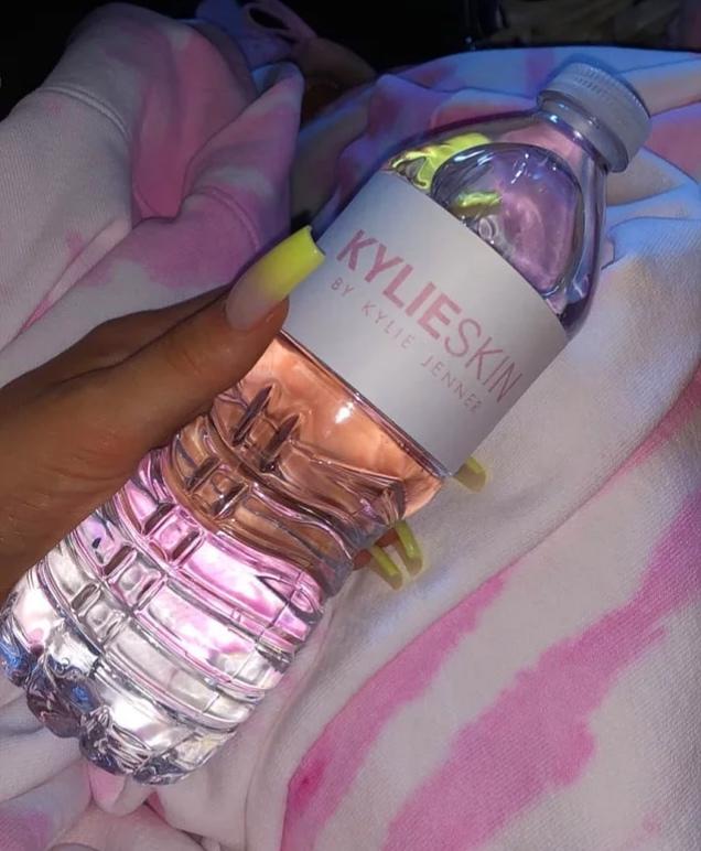 Kylie Jenner'ın Markası KylieSkin İçin Düzenlediği Partiden Detaylar