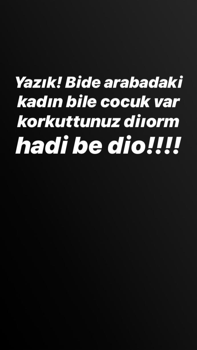 Bodrum Turgutreis'te Demet Akalın'ın Arabası Yumruklandı