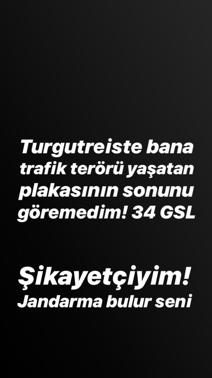 Bodrum Turgutreis'te Demet Akalın'ın Arabası Yumruklandı