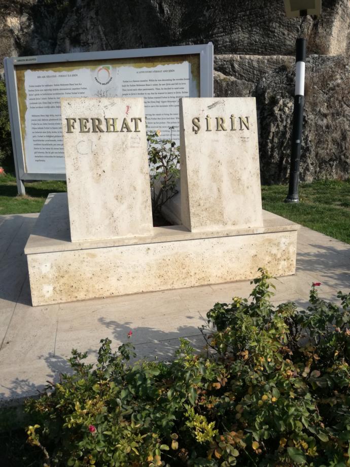 Bize Gerçek Aşkın Engel Tanımadığını Gösterip Cesaret Veren Efsaneler!