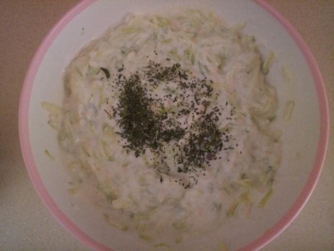 Sıcak Yaz Günlerinde İçinizi Serinletecek Bir Salata: Kabak Salatası