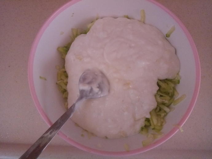 Sıcak Yaz Günlerinde İçinizi Serinletecek Bir Salata: Kabak Salatası