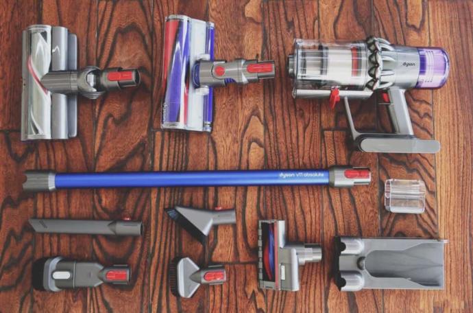 Dyson V11