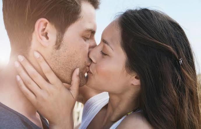 Öpüşmenin Mucize Gibi Görünen 9 Faydası!