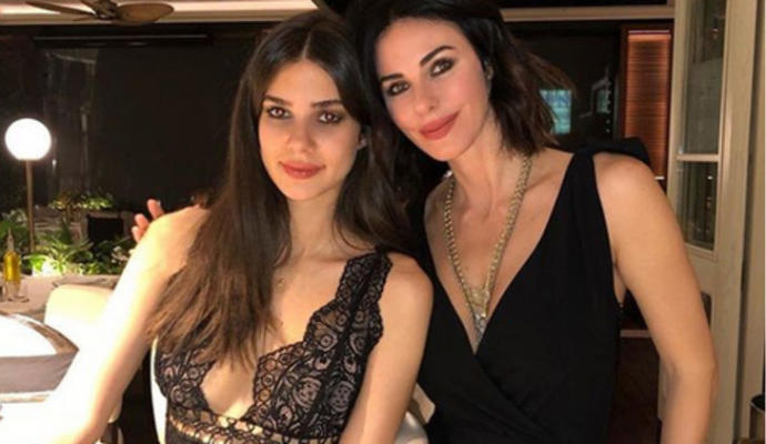 Adeta Annelerinin Kopyası Olan 10 Yıldız ve Çocukları