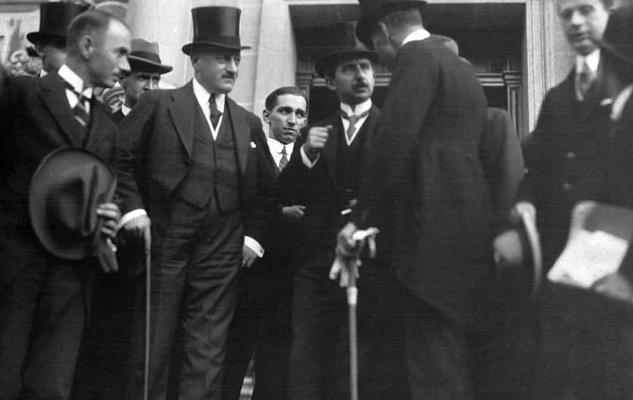 Türk Devletinde Dahiliye Nazırlığından İngiltere Başbakanlığına Uzanan İlginç Bir Hikaye: Boris Johnson!
