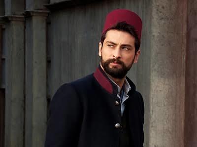 Hem Boyu Hem Fiziği Hem de Karizması Yerinde Olan 5 Ünlü Erkeğimiz!