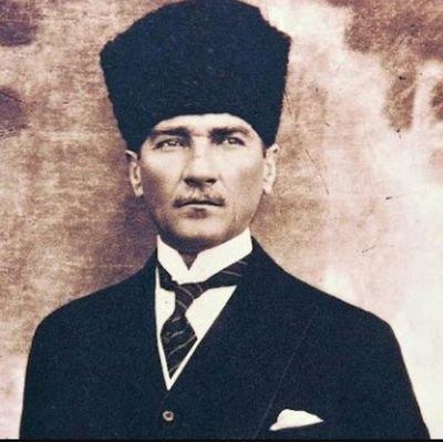 Hem Boyu Hem Fiziği Hem de Karizması Yerinde Olan 5 Ünlü Erkeğimiz!