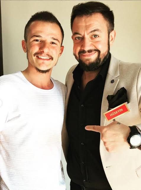 Sesinin Güzelliğiyle Bizleri Büyülerken, Farklı Ruh Hallerini Yaşatan