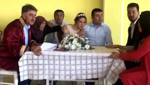 Depreme Nikah Kıyılırken Yakalandılar (Video Haber)