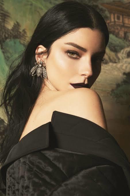Başak kadını; Merve Boluğur