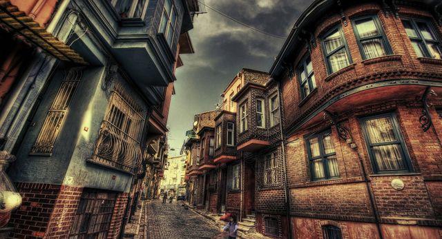 Mahallenin güzelliğine bittim.