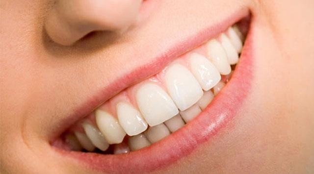 Yaz Sıcaklarının Vazgeçilmezi Olan Soğuk Yiyecekleri Daha Sağlıklı Dişlerle Özgürce Yiyebilmek Adına Neler Yapabiliriz?
