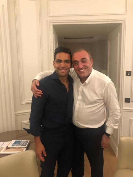 Galatasaray ikinci başkanı Abdurrahim Albayrak ve Falcao transfer sonrası bu samimi pozu verdi.