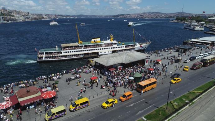 Bayramı İstanbul'da Geçirenler Adalar'a Akın Etti!