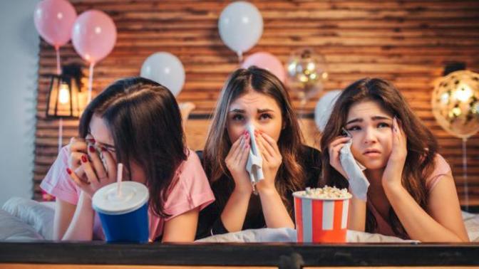 Sevgilisinin Regl Sancılarından Kurtulmasına Yardım Etmek İçin Erkeklerin Bilmesi Gereken 10 Madde