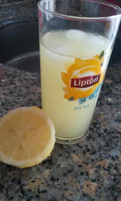 Yaz Sıcaklarını Biraz Daha Hafifletmek İçin Nefis Ev Yapımı Limonata Tarifim!