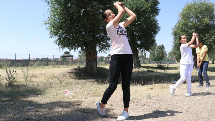 Çatıda Golf Antrenmanı Yaparak Türkiye Şampiyonası'na Gitmeye Hak Kazandılar (Ağrı)