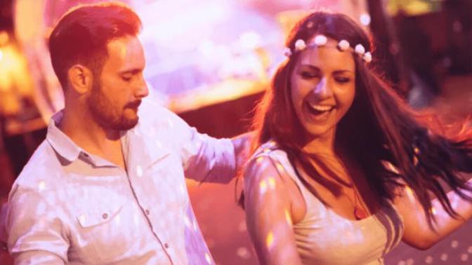 Karşı Cinsi Kendine Aşık Etmenin Yolları Nelerdir?
