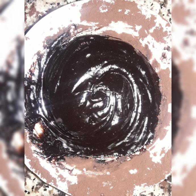 Kolay, Lezzetli ve Yumuşacık Bir Kek: İki Renkli Mozaik Kek Yapımı!