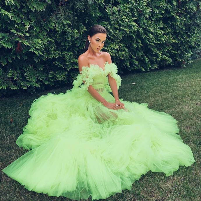 Bensu Soral'ın Tuvana Büyükçınar İmzalı Elbisesi Büyük Beğeni Topladı