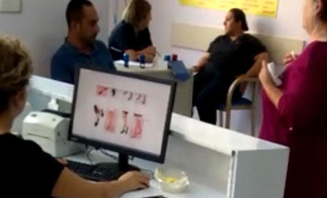 Acil Serviste Hastalar Beklerken İnternette Alışveriş Yapan Kadın Büyük Tepki Aldı!