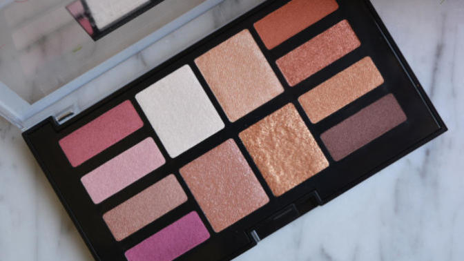 Pembe ve Toprak Tonlarının Mükemmel Buluşması, Maybelline Countdown Far Paleti Holiday Hakkında Yorumlarım
