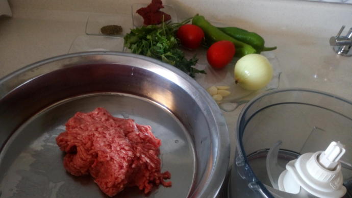 Hatay Mutfağının Efsane Yemeği: Sini Kebabı (Tepsi Kebabı)