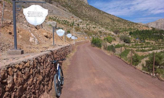 Sevgi Kokulu Yol: Mani Yolu!