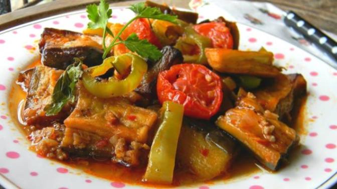 Yaz Mevsiminin İzini Taşıyan Bir Yemek: Etli Türlü Tarifim🌺