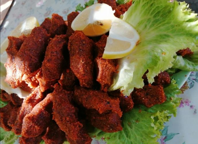 Kolları Sıvayın! Acılı Çiğ Köfte Nasıl Yapılır?