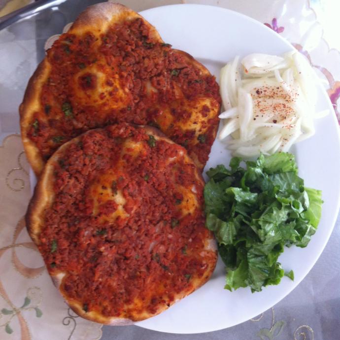 Tam Tadımlık Bir Lezzet: Fındık Lahmacun Yapımı