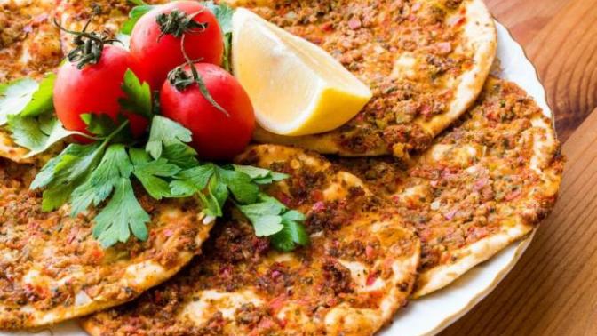 Tam Tadımlık Bir Lezzet: Fındık Lahmacun Yapımı