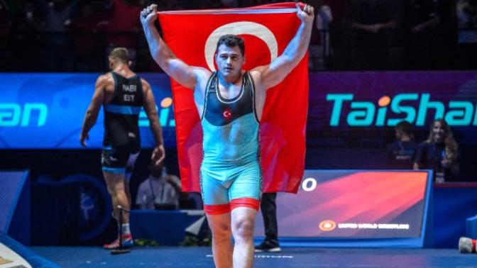 Rıza Kayaalp Tarih Yazdı! Güreşte 4. Kez Dünya Şampiyonu Oldu