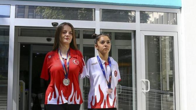 Sümeyye Boyacı ve Sevilay Öztürk: Yüzme Sporuyla Hayatlarımız Değişti