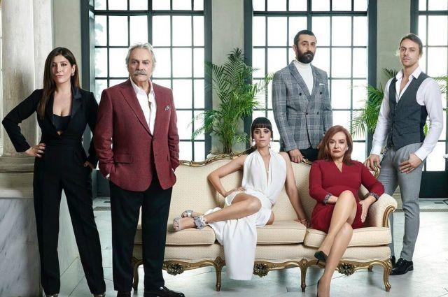 O, Gerçek Bir 'Şahsiyet': Haluk Bilginer'in Şahsiyet Dizisindeki Rolüyle Emmy Ödüllerine Aday Gösterilmesi ve Twitter Yansımaları
