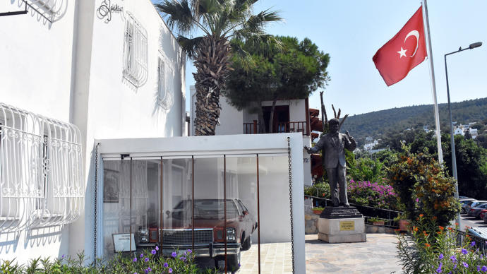 Zeki Müren'in Bodrum'da Müzeye Dönüştürülen Evi