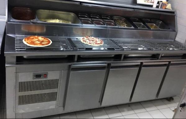 Pizzacılarda Pizza Nasıl Yapılır?