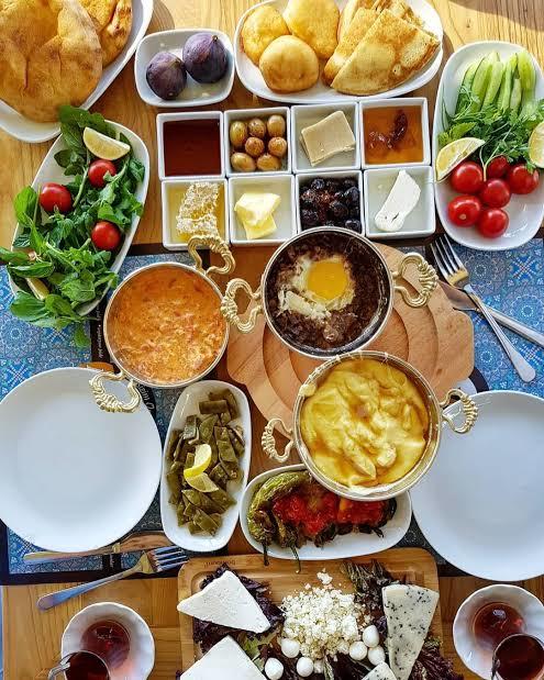 Hem Göze Hem Damağa Hitap Eden Birbirinden Lezzetli Yöresel Kahvaltı Çeşitleri!