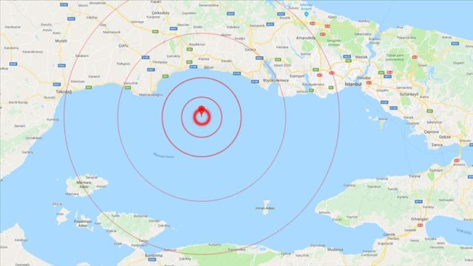 İstanbul'da 5,8 Şiddetinde Deprem Meydana Geldi (İstanbul'da Okullar Tatil Edildi)