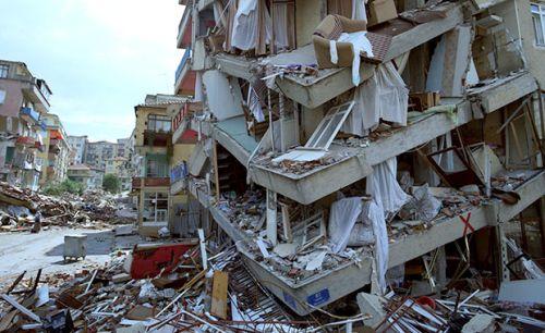 Deprem Nedir ve Nasıl Oluşur? Depremi Oluşturan Fay Hatları ve Tektonik Plakalar