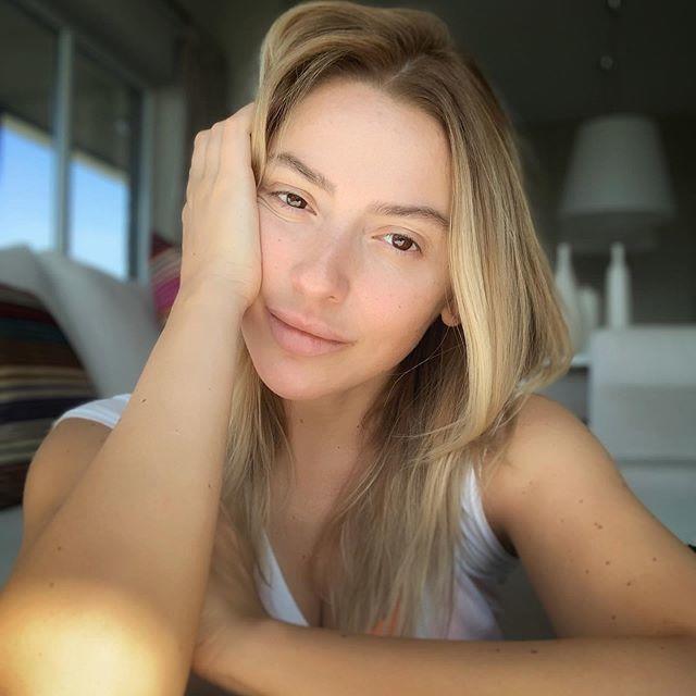 Hadise'den Makyajsız Paylaşımlar Devam Ediyor