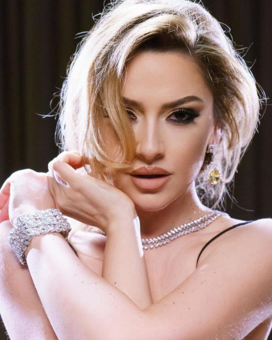 💗 Hadise (@hadise)'in paylaştığı bir gönderi (28 Eyl, 2019, 2:01öö PDT)