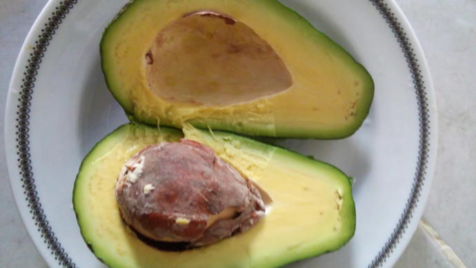 Sağlıklı Beslenenler Buraya: İsotlu Avokado Salatası Nasıl Yapılır?